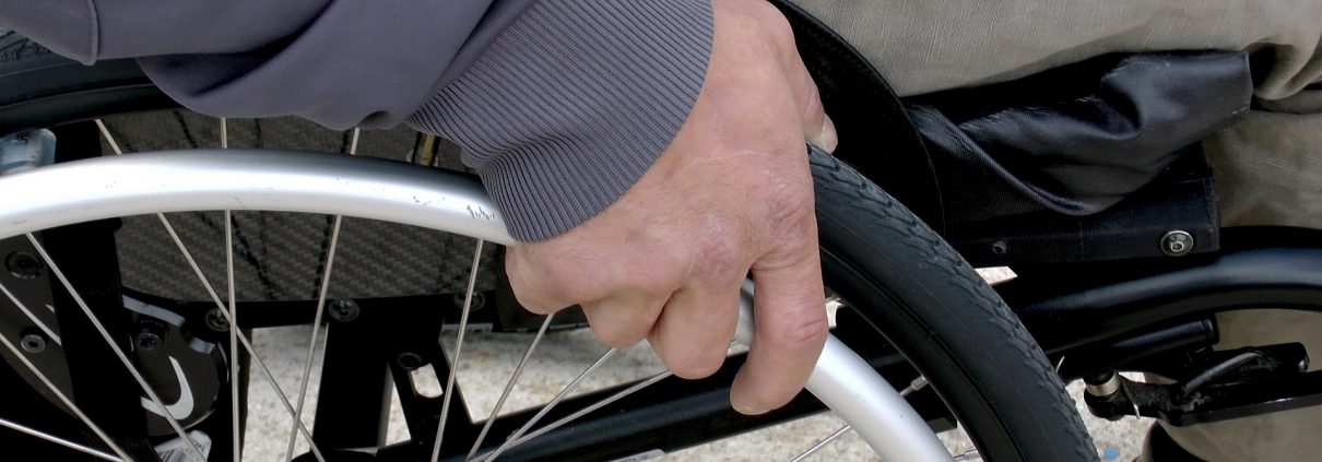 Imagen de una persona con discapacidad motriz