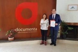 En la imagen, María Sirvent, directora de Documenta junto con el titular de la Comisión de Derechos Humanos de Baja California